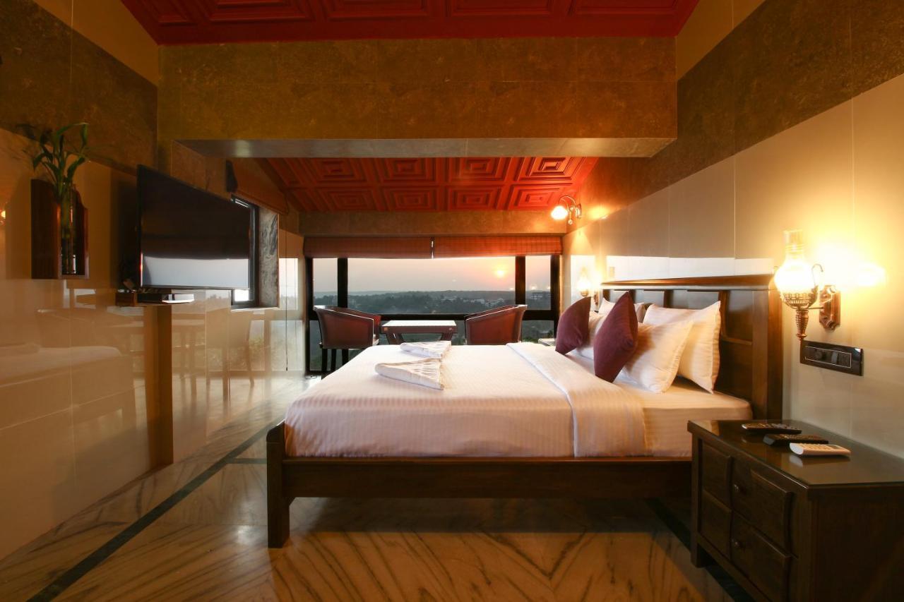 Hill Top Luxury Villa - 3 Bhk || Infinity Pool Mapusa Extérieur photo